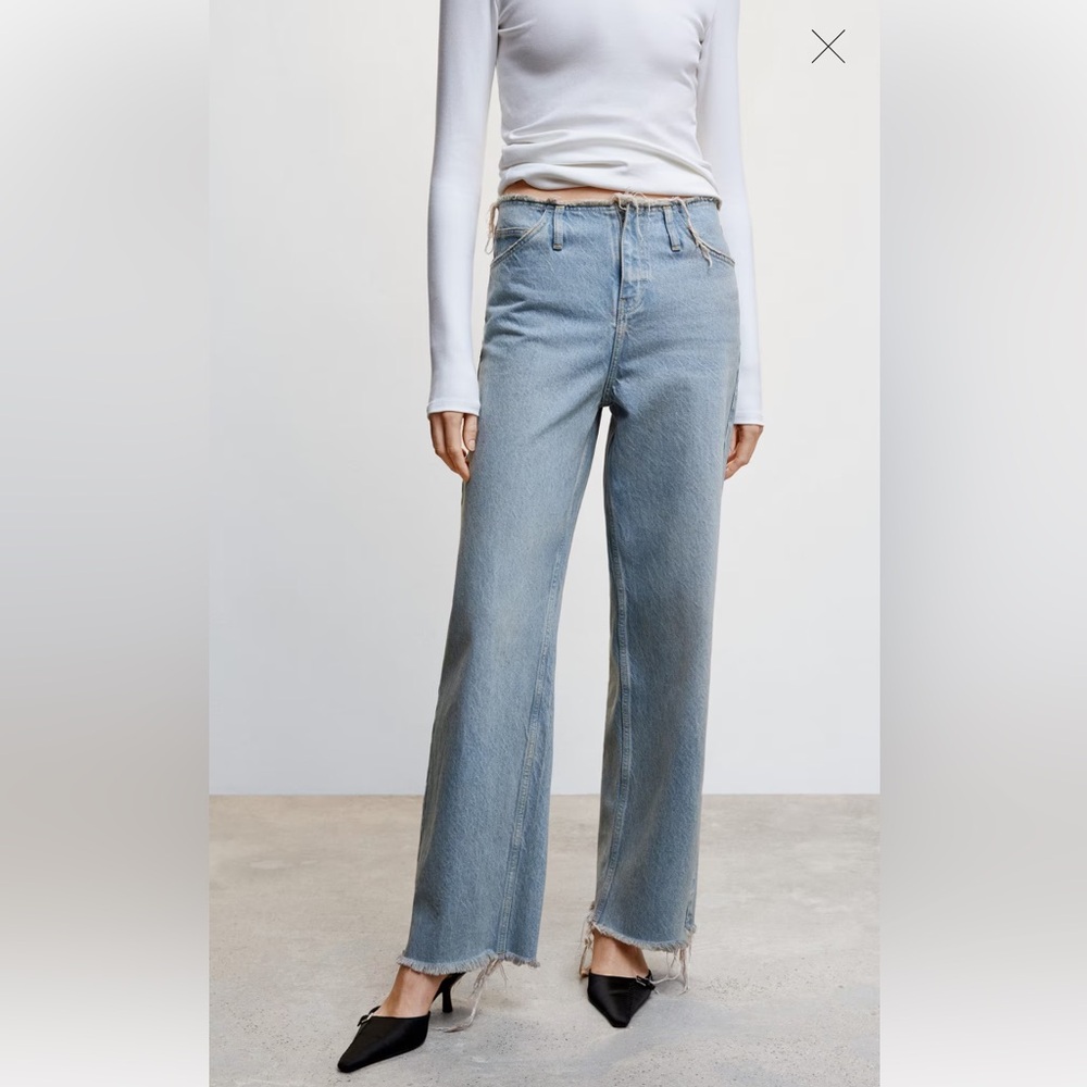 New Mango mid rise, wide leg, raw edge jeans. Size 4 small